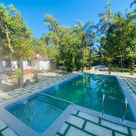 Babira Brookside Heritage Resort Кумараком Екстериор снимка