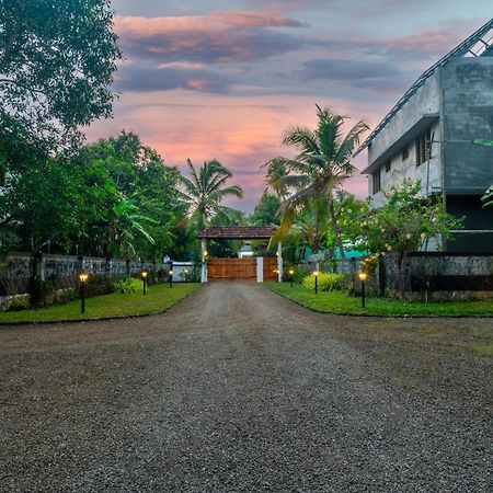 Babira Brookside Heritage Resort Кумараком Екстериор снимка