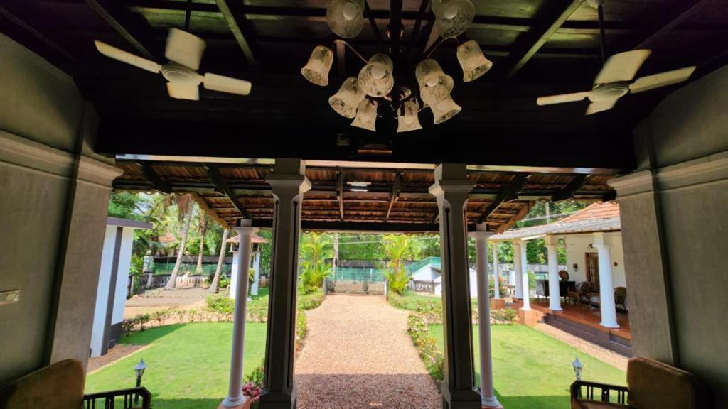 Babira Brookside Heritage Resort Кумараком Екстериор снимка