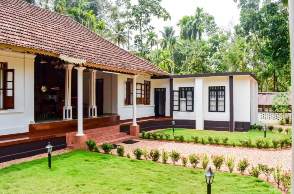 Babira Brookside Heritage Resort Кумараком Екстериор снимка