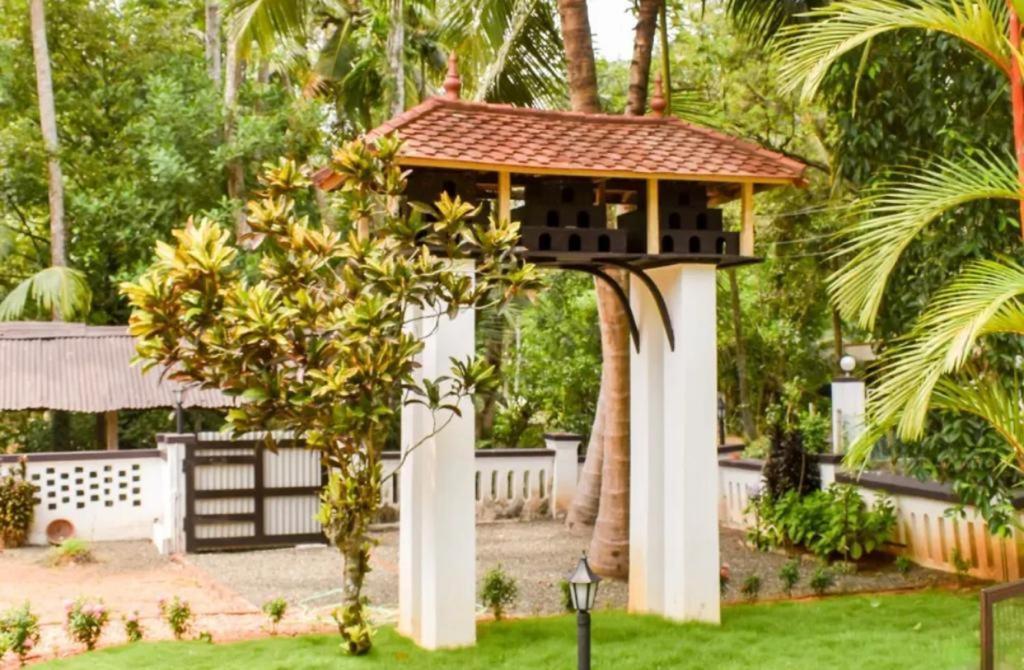Babira Brookside Heritage Resort Кумараком Екстериор снимка