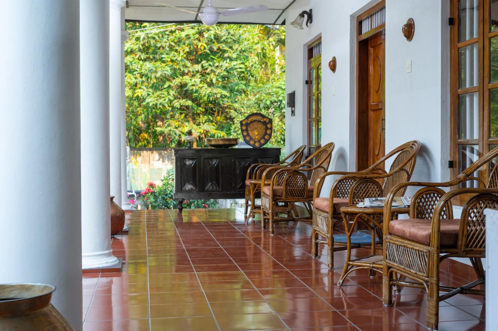 Babira Brookside Heritage Resort Кумараком Екстериор снимка
