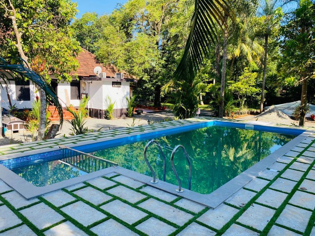 Babira Brookside Heritage Resort Кумараком Екстериор снимка