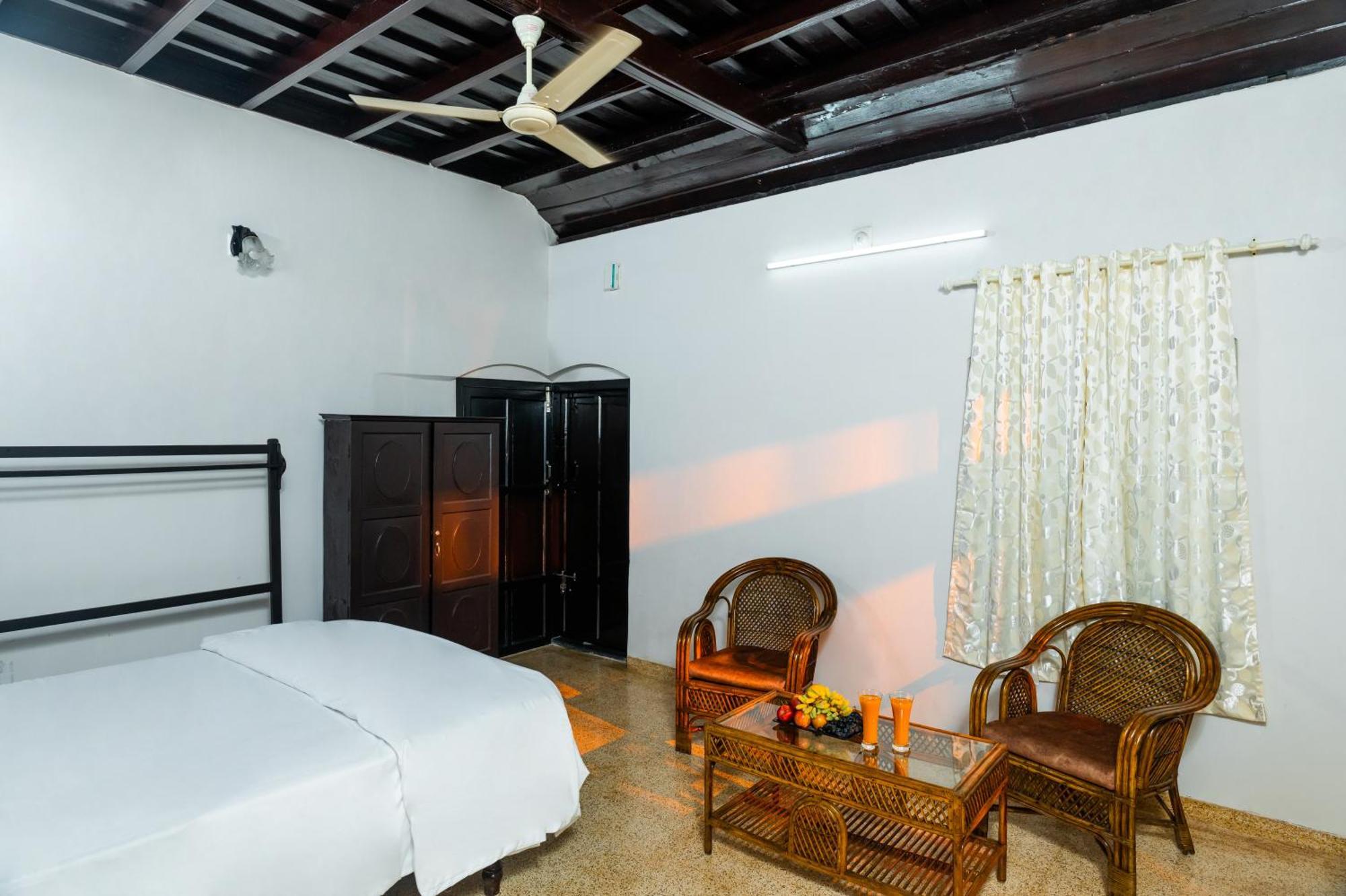 Babira Brookside Heritage Resort Кумараком Екстериор снимка