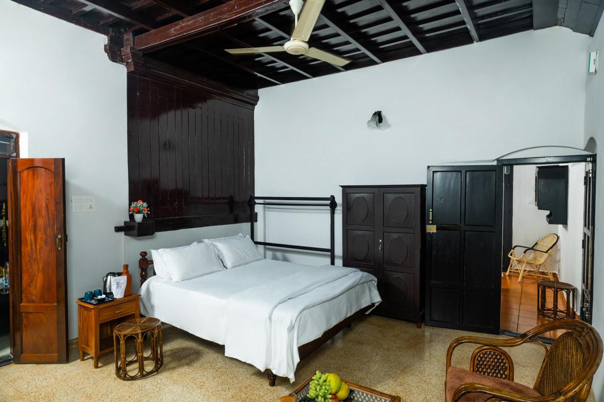 Babira Brookside Heritage Resort Кумараком Екстериор снимка