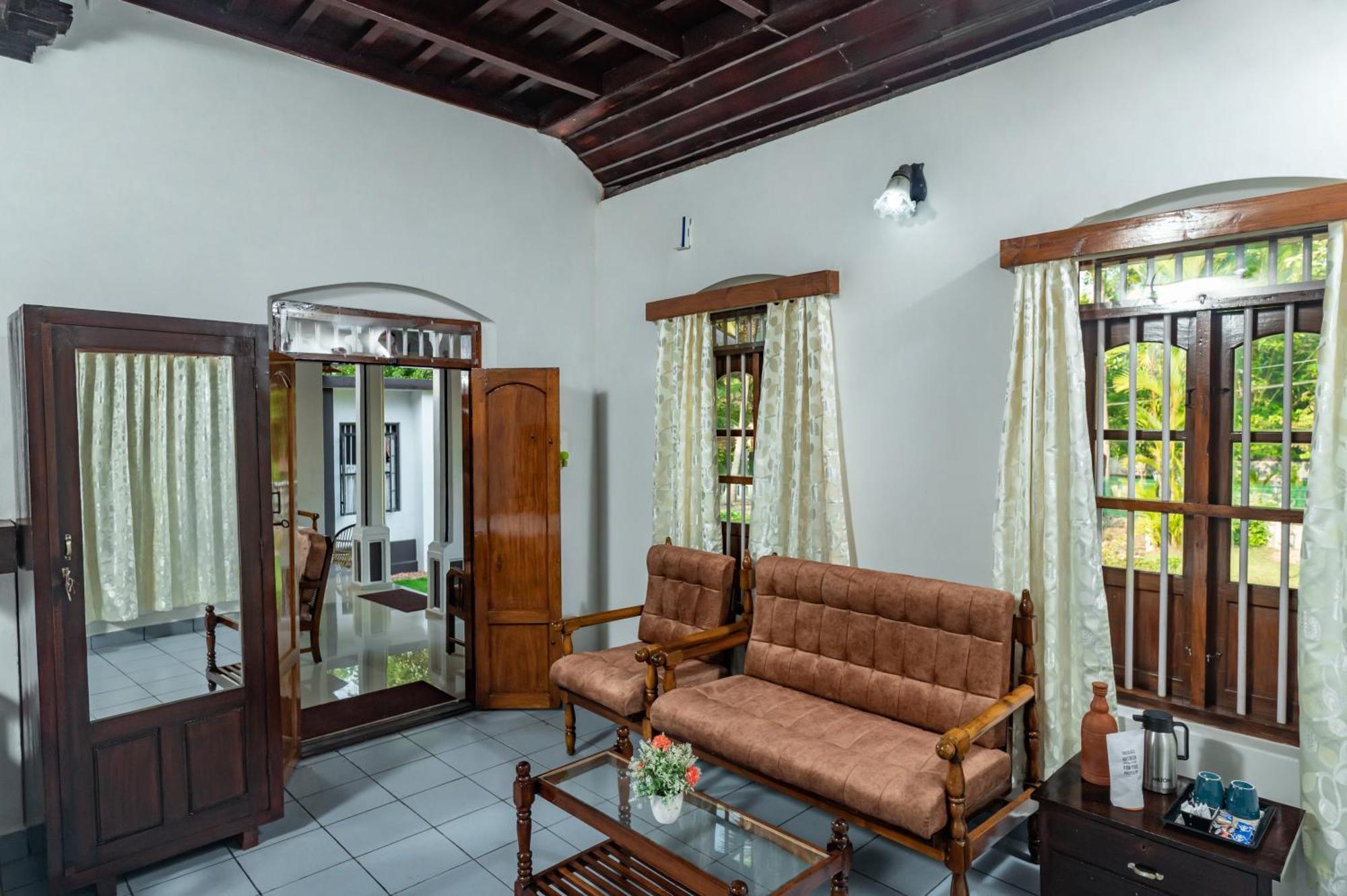 Babira Brookside Heritage Resort Кумараком Екстериор снимка